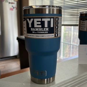NWT Pacific Blue 30oz Yeti